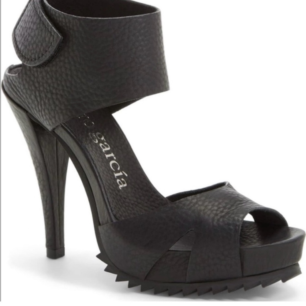 Pedro Garcia Black leather heels
